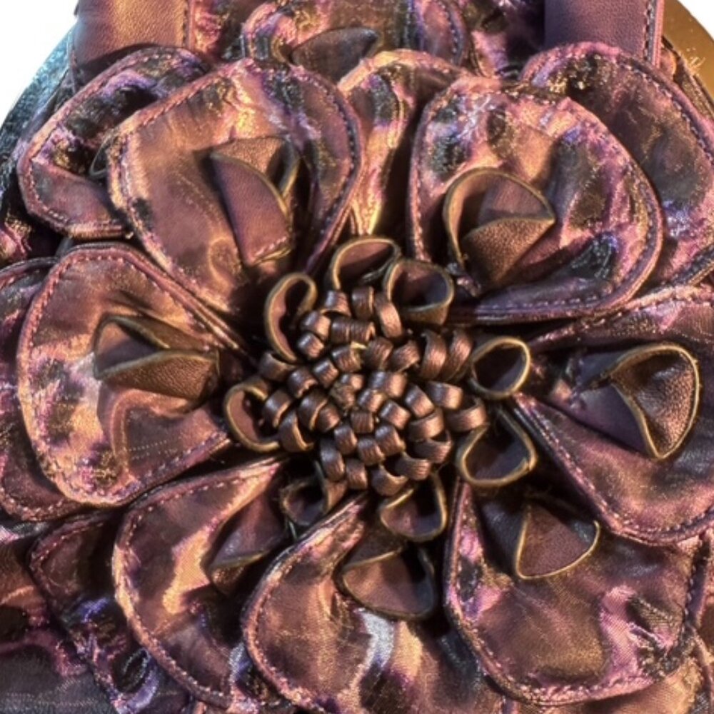 Iridescent PURPLE Kiss Clip HANDBAG w 3D Floral Accent - Picture 3 of 6